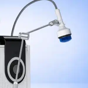 ראש הטיפול של מכשיר גלי ההלם הממוקדים FocusWave על זרוע מתכווננת